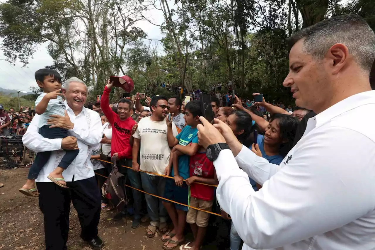 La Jornada: No están solos, dice López Obrador a damnificados por Agatha en Mazunte