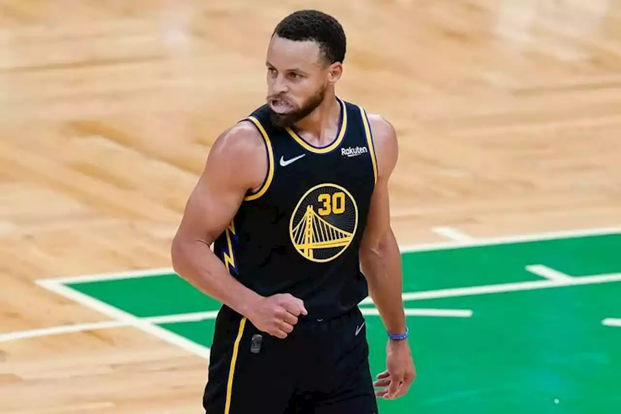 Stephen Curry prendió fuego el TD Garden de Boston Celtics y Golden State Warriors se puso 2-2 y recobró la ventaja de localía en la final de la NBA