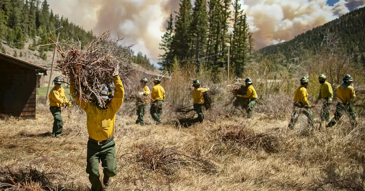 Wildfire, residents’ fury facing Biden on New Mexico visit