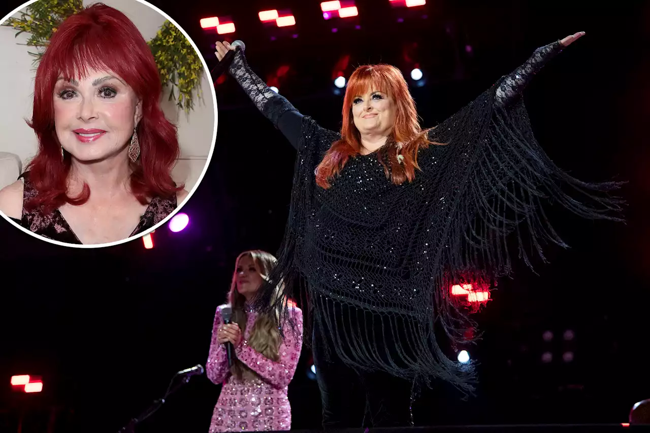 Wynonna Judd honors late mother Naomi with surprise CMA Fest performance