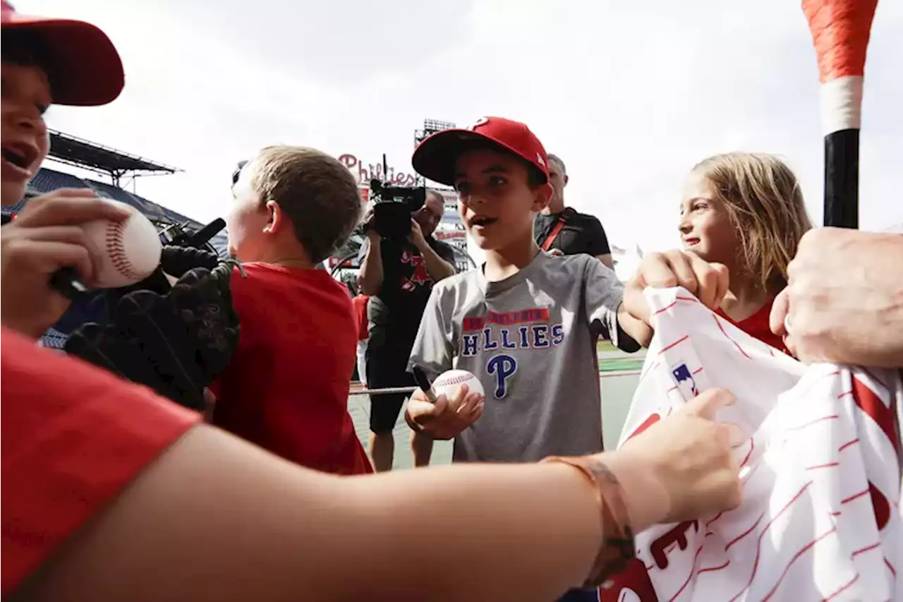 Young fan who went viral gets to meet Bryson Stott, Phillies