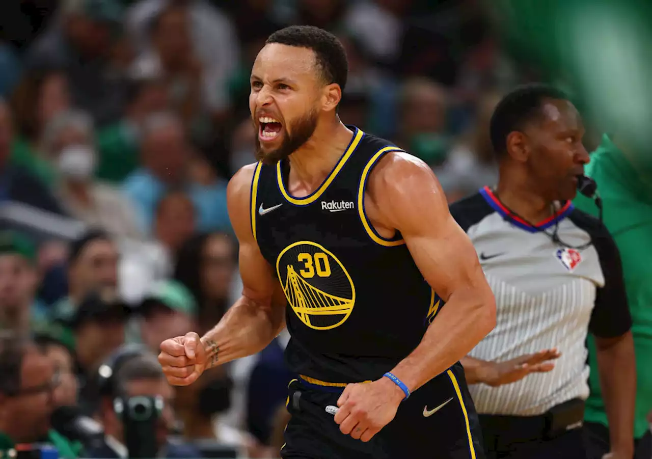 Curry goes ballistic, screams at Boston fans after deep three