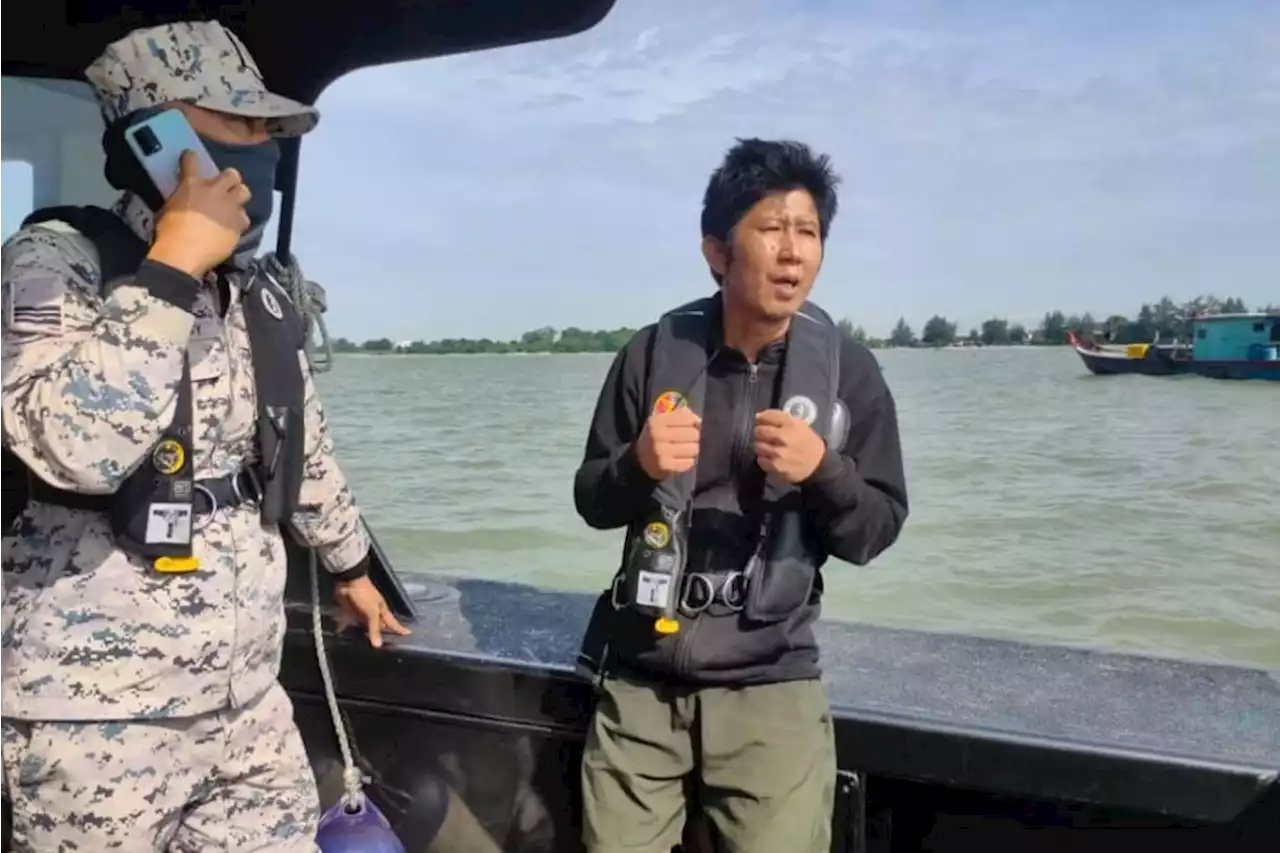 Fishermen rescue Indonesian whose boat capsized in Johor waters