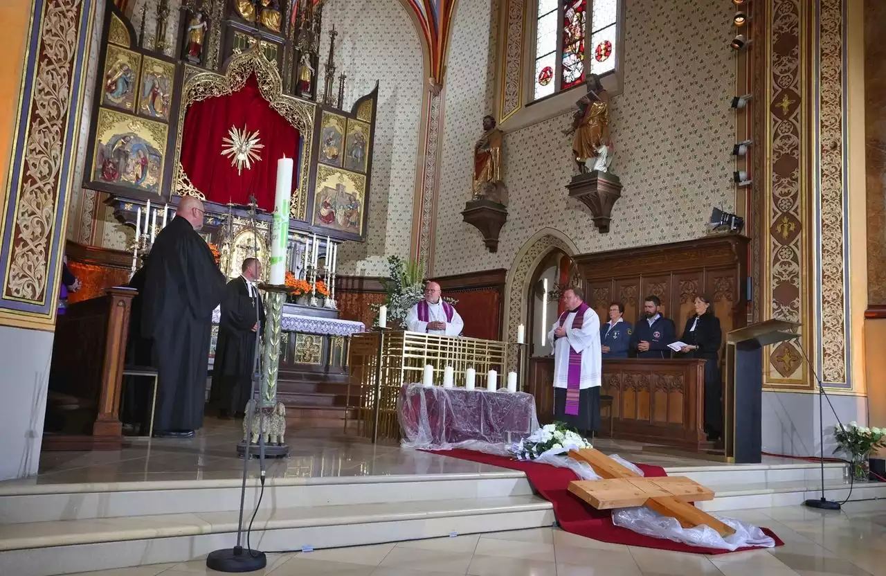 Unfassbares in Worte fassen: Trauergottesdienst nach Zugunglück