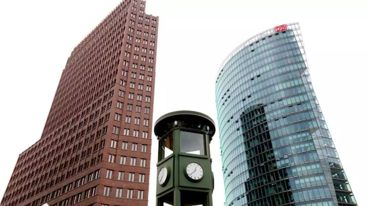 Deutsche Bahn aus Bahntower am Potsdamer Platz ausgezogen