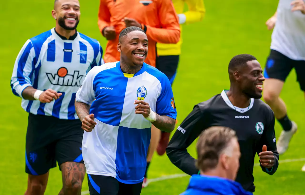 Dutch Premier League stars arrive to train in colours of their amateur clubs