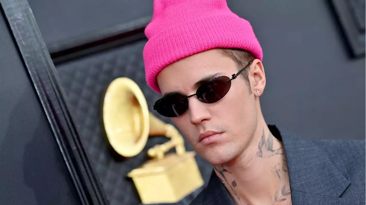 Justin Bieber: «Pregate per me: ho una paralisi del volto, non posso cantare»