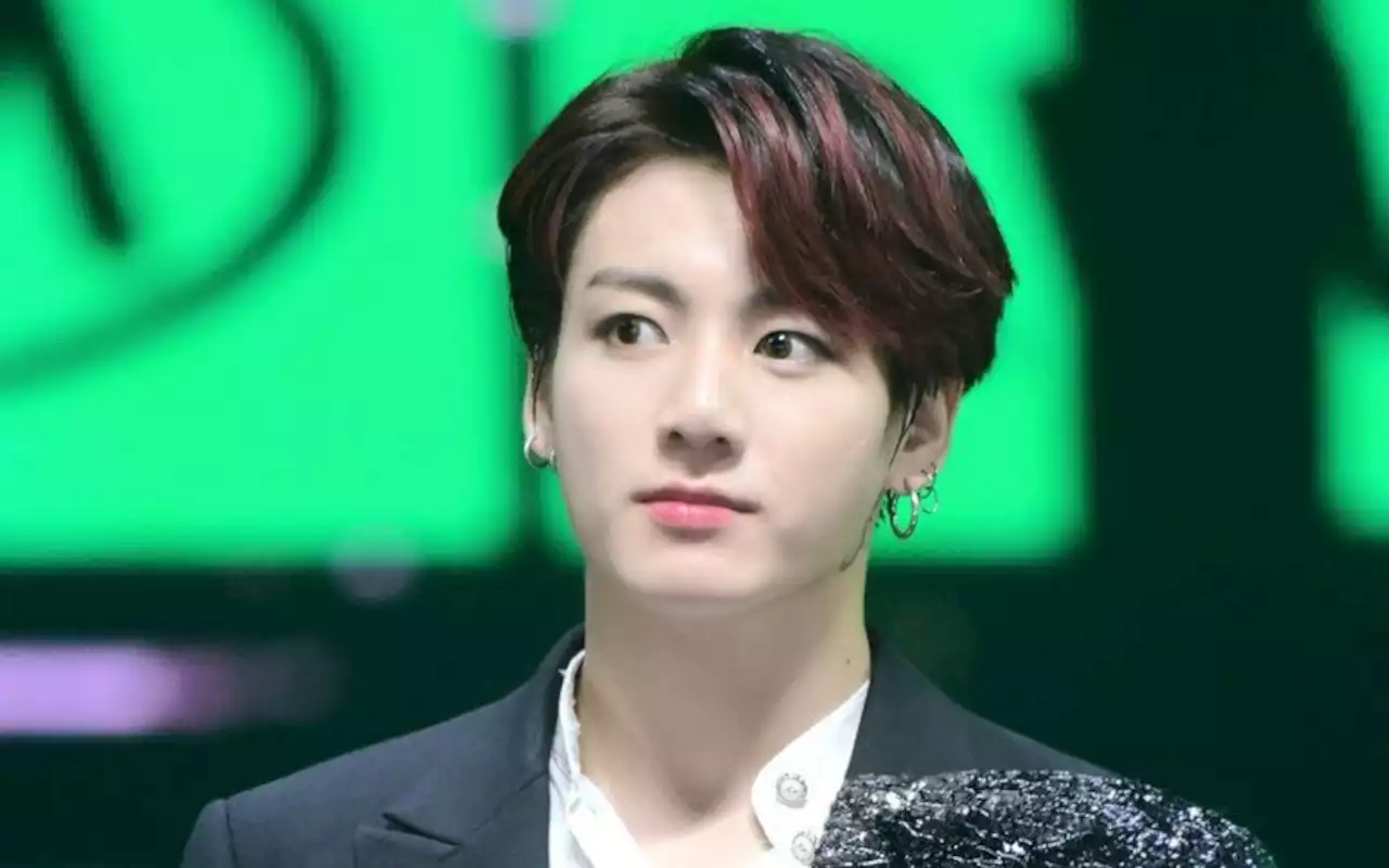 Jungkook BTS Pakai Baju Brand Abang Sendiri, Harganya Bikin Kaget