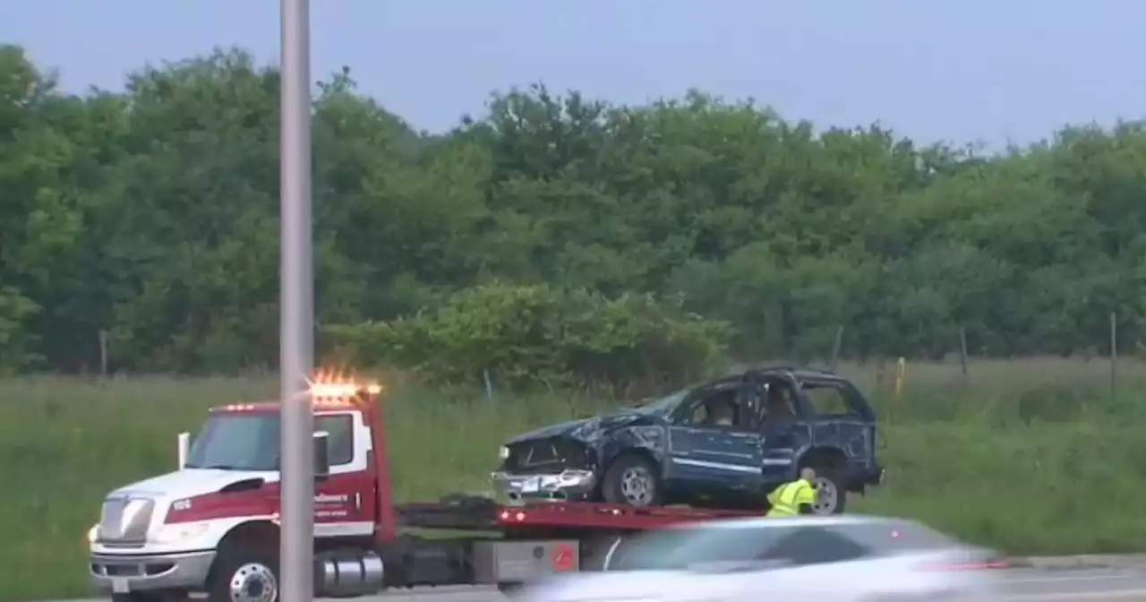 Mother, 7 children injured after rollover crash on I-90 near Hoffman Estates