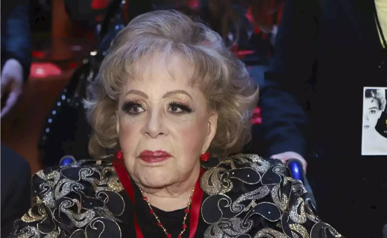 Silvia Pinal reaparece bromista hablando francés; recibe homenaje en Las Vegas