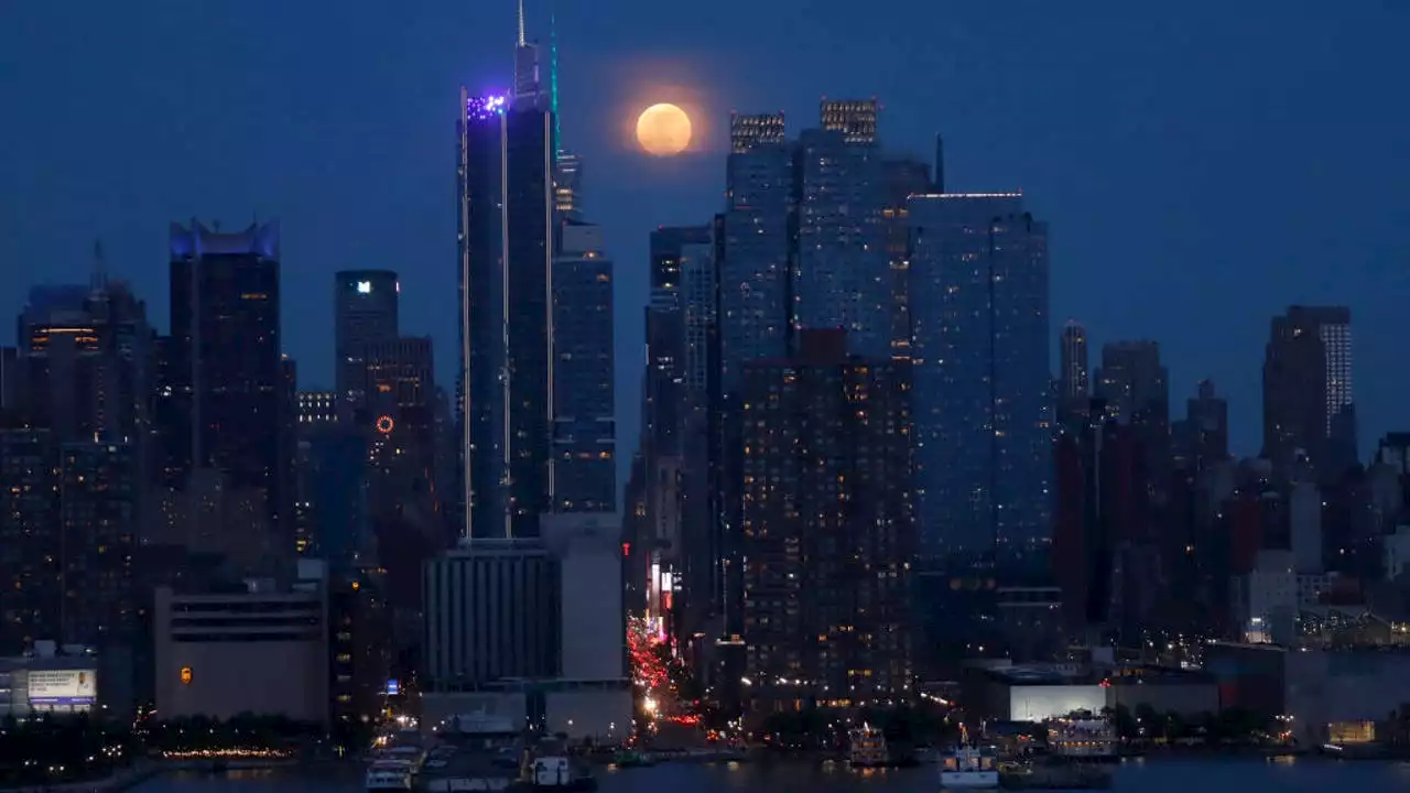 'Strawberry Supermoon' set to light night skies