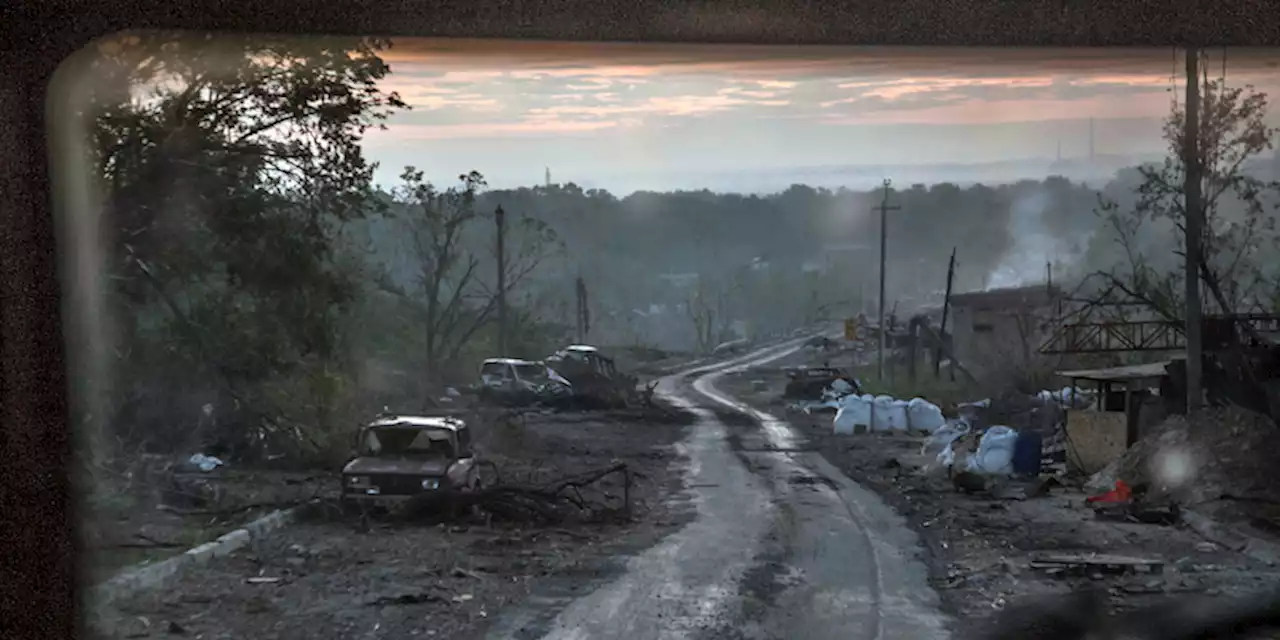 I bombardamenti russi hanno causato un grosso incendio in uno stabilimento chimico di Severodonetsk - Il Post