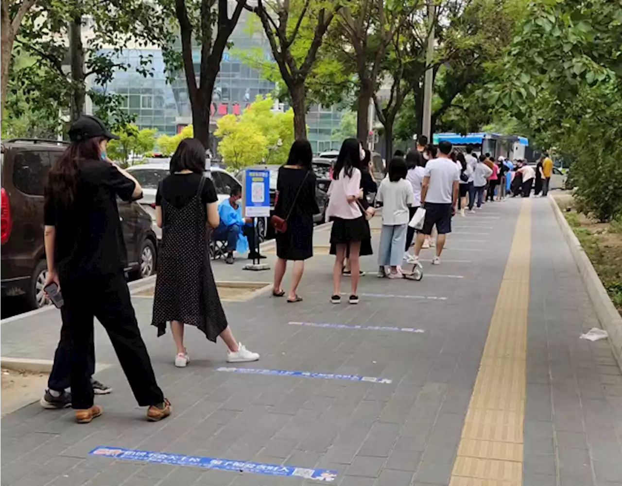 중국 베이징 방역완화 일주일도 안 돼 코로나 재확산…클럽발 집단감염으로 등교수업 연기