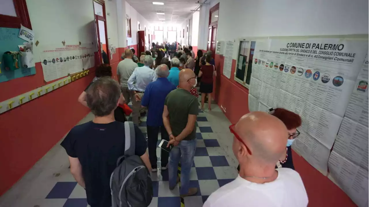 Election day, a Palermo caos ai seggi - Foto Tgcom24