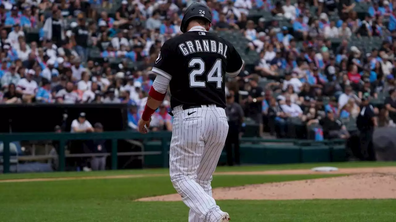 White Sox' Yasmani Grandal Exits Early With Apparent Hamstring Injury