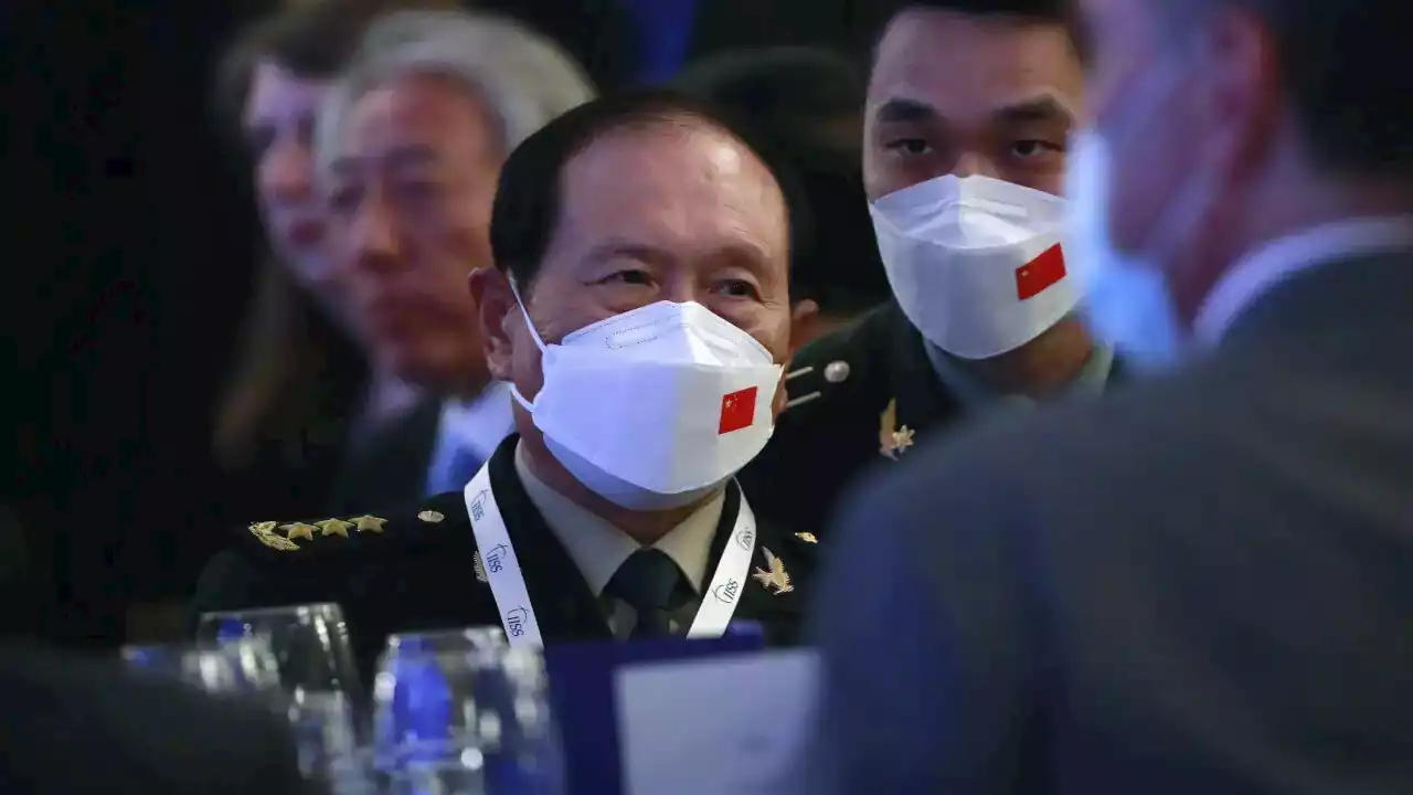 Richard Marles shakes hands with Defence Minister Wei Fenghe at Singapore security meeting