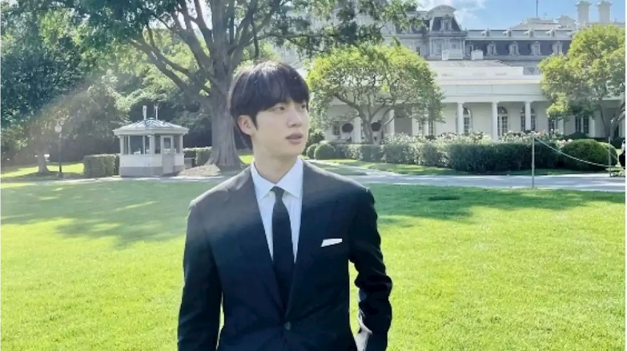 Jin BTS Unggah Foto Terbaru di Depan Gedung Putih, Warganet Banjiri Pujian