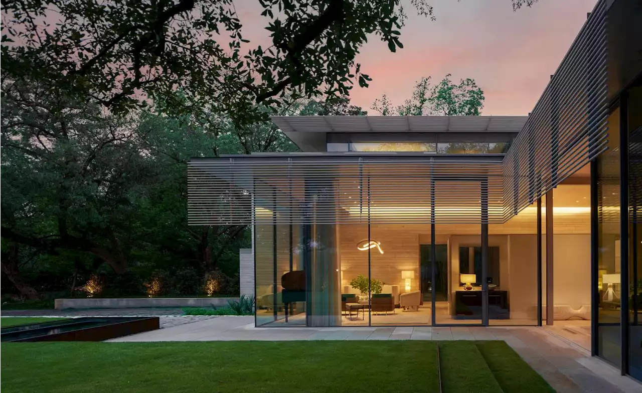 Dallas house brings glassy modernism to leafy suburban streets