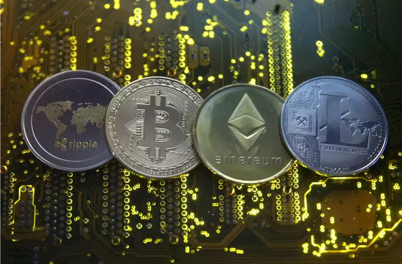 بتكوين تهوي 14% بعد تجميد شبكة أقراض أمريكية السحوبات والتحويلات