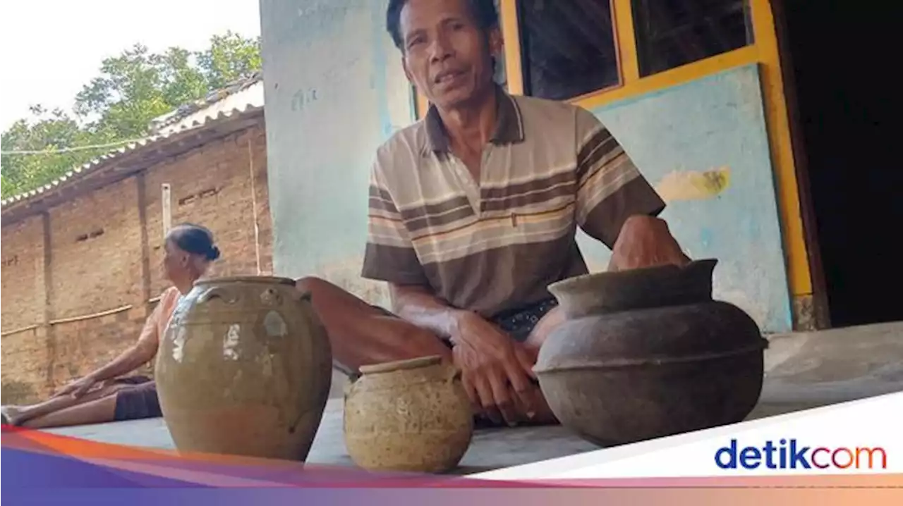 Kisah Pembuat Batu Bata di Klaten Temukan 2 Guci Kuno hingga Pedang-Tameng