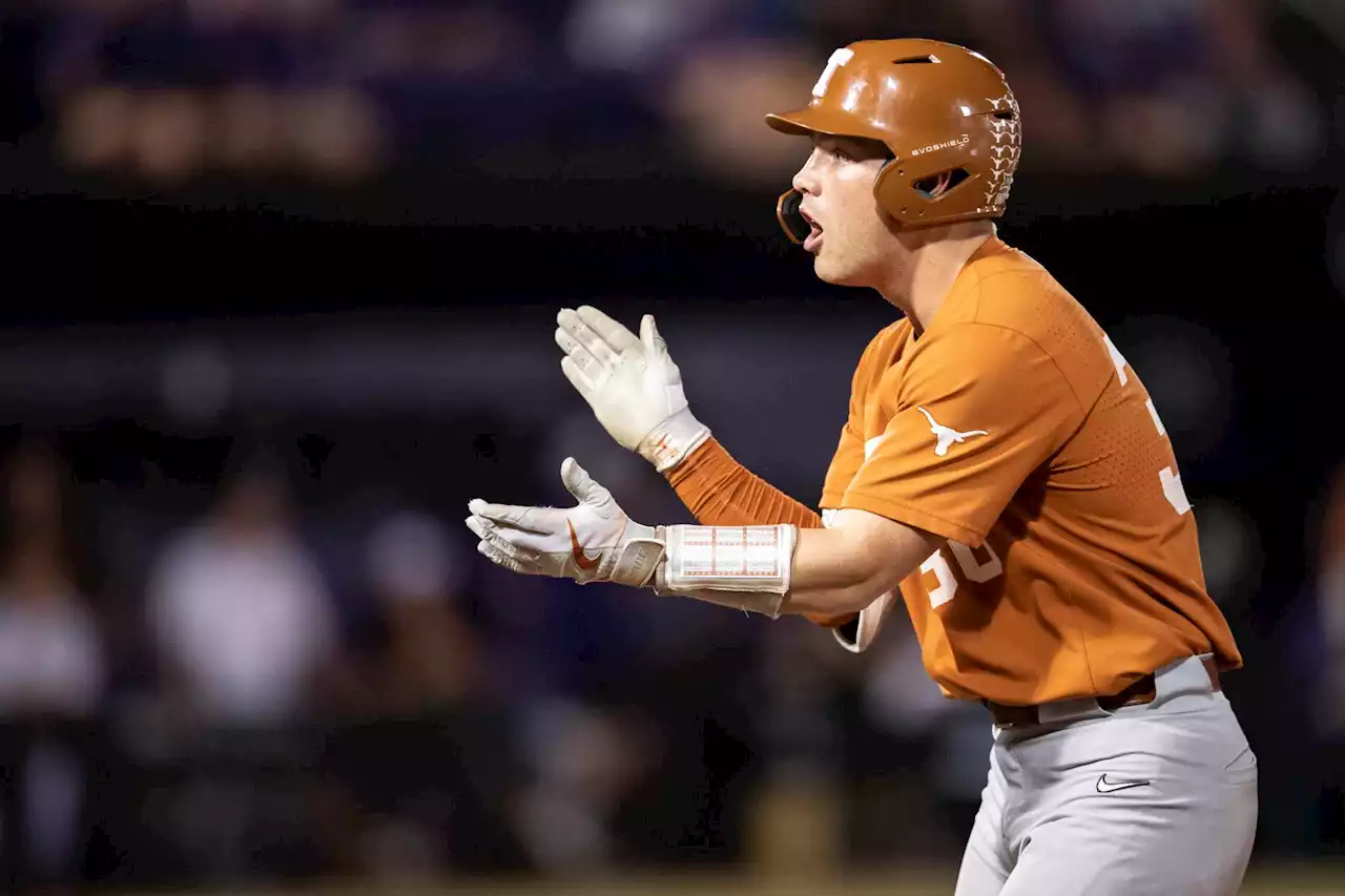 Texas cruises to 38th College World Series berth