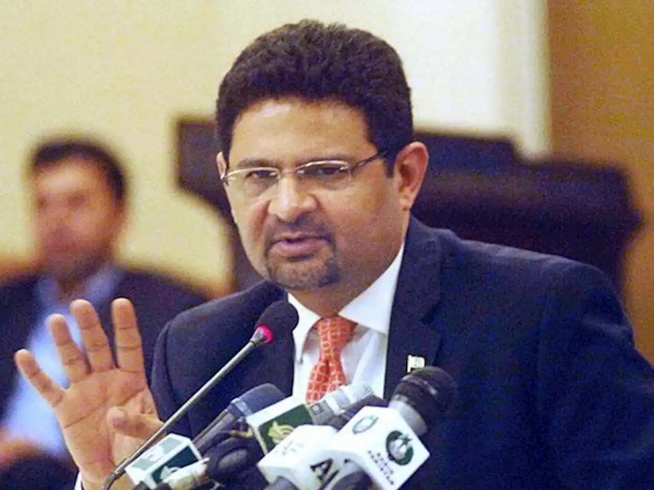 اگرہم نے پیٹرول کی قیمتیں نہ بڑھائیں تو آئی ایم ایف معاہدہ نہیں کرے گا، وزیرخزانہ - ایکسپریس اردو