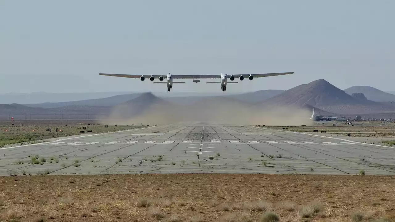 Test Flight of World's Largest Plane Ends Prematurely