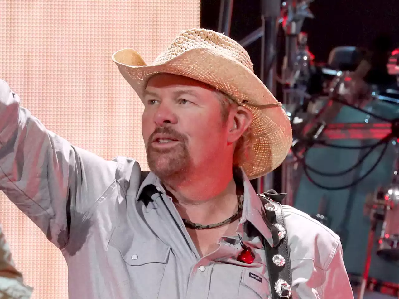 Toby Keith reveals stomach cancer diagnosis