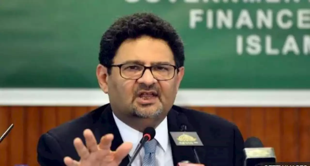 ڈیزل 53 پٹرول 19 روپے مہنگا نہ کیا تو ملک دیوالیہ ہوجائے گا: مفتاح اسماعیل نے خطرے کی گھنٹی بجادی