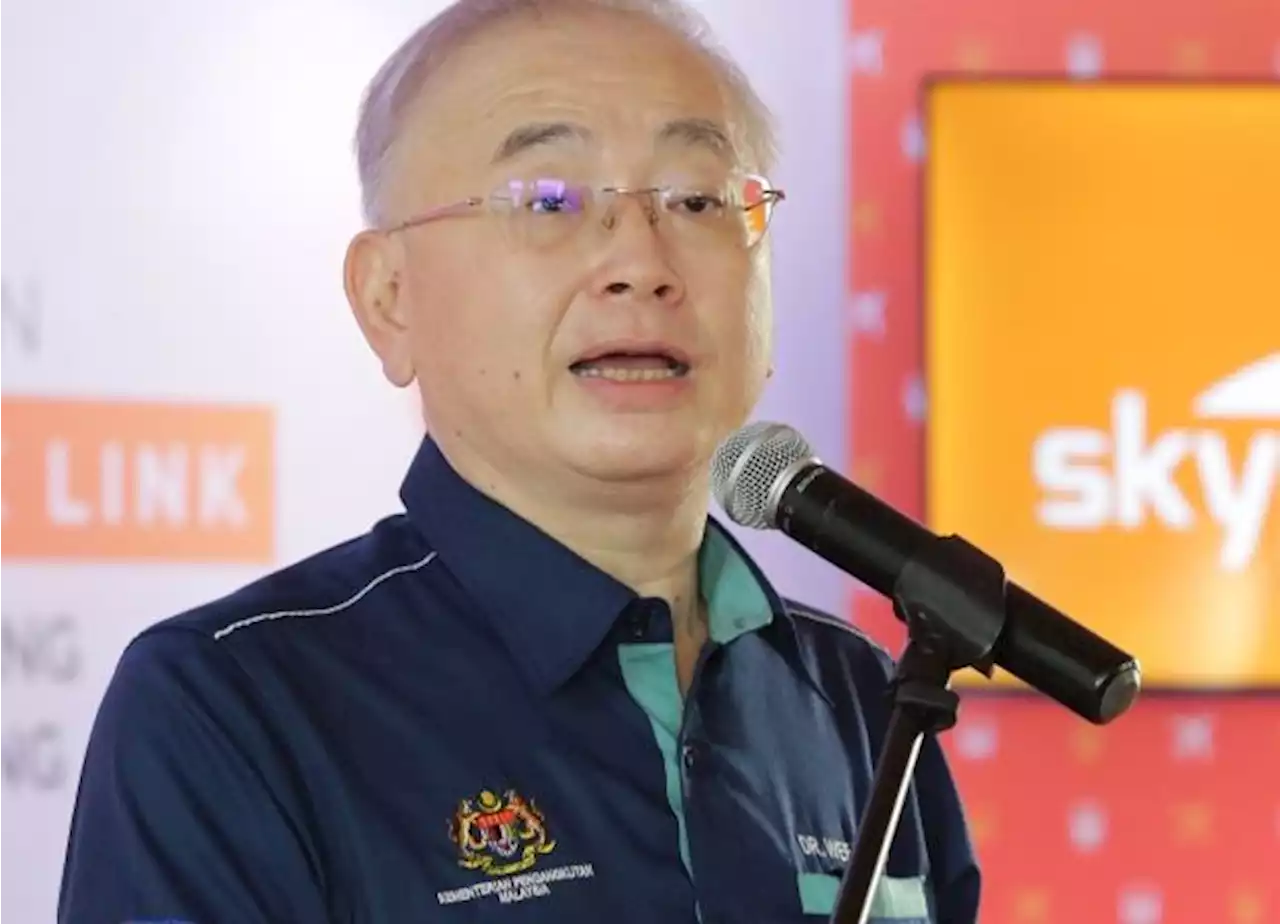 Review of permissible laden weight for lorries in Sabah, S'wak on the cards, says Dr Wee