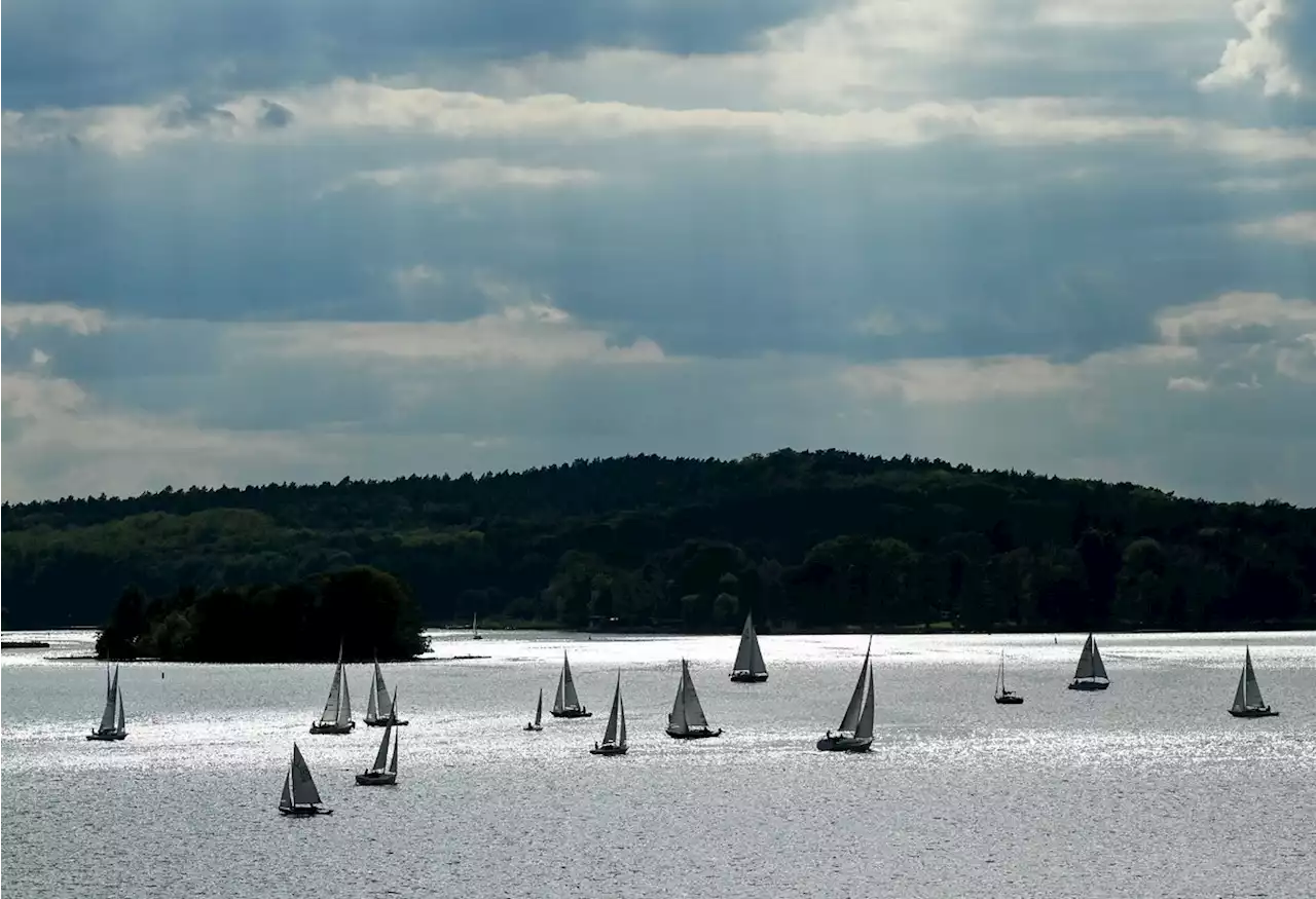 Feuerwehr Berlin rettet Segler aus dem Wannsee