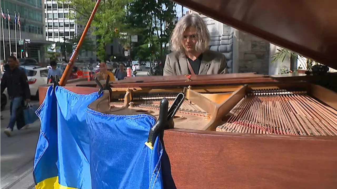 A Montreal pianist took to the streets to raise awareness of what's happening in Ukraine