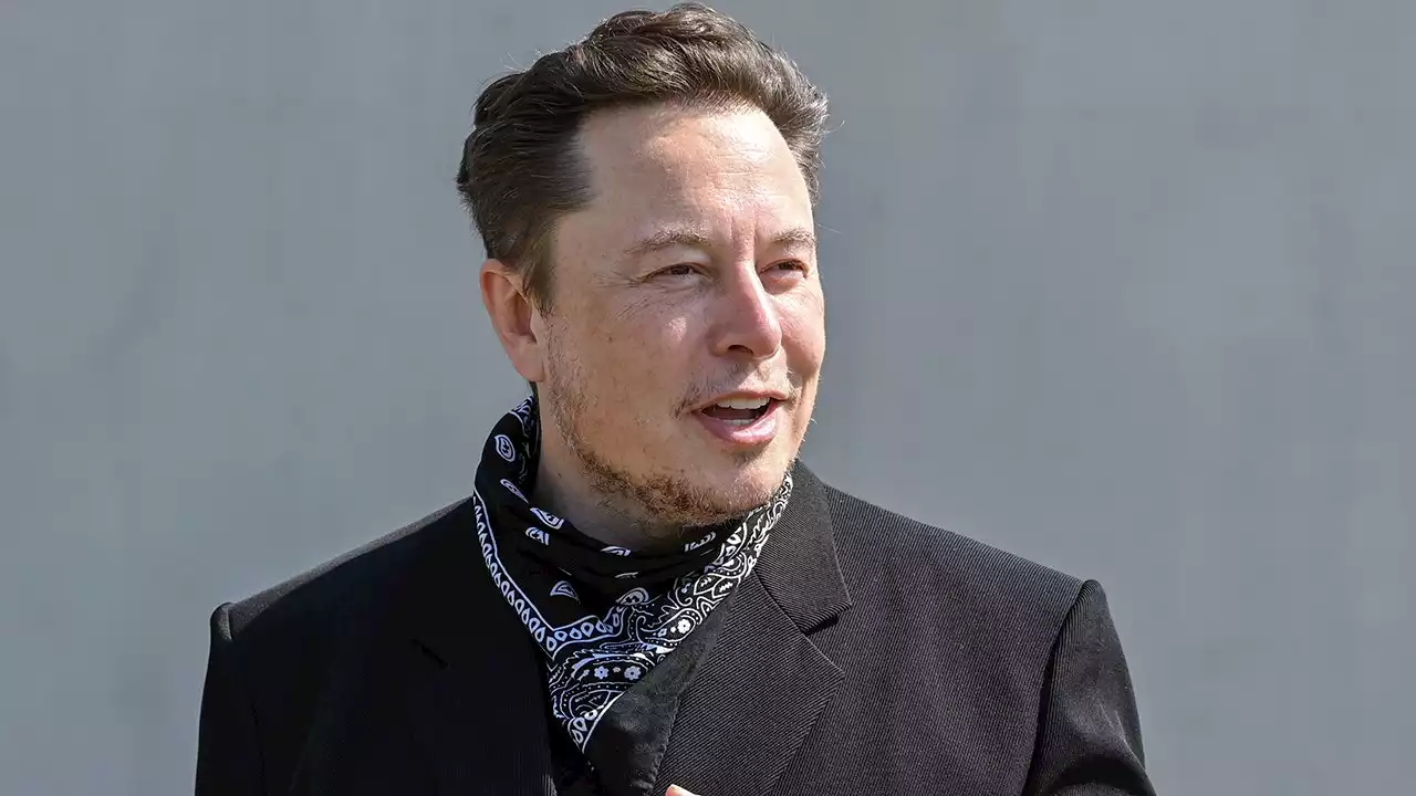 Elon Musk will speak to Twitter employees for first time at company meeting