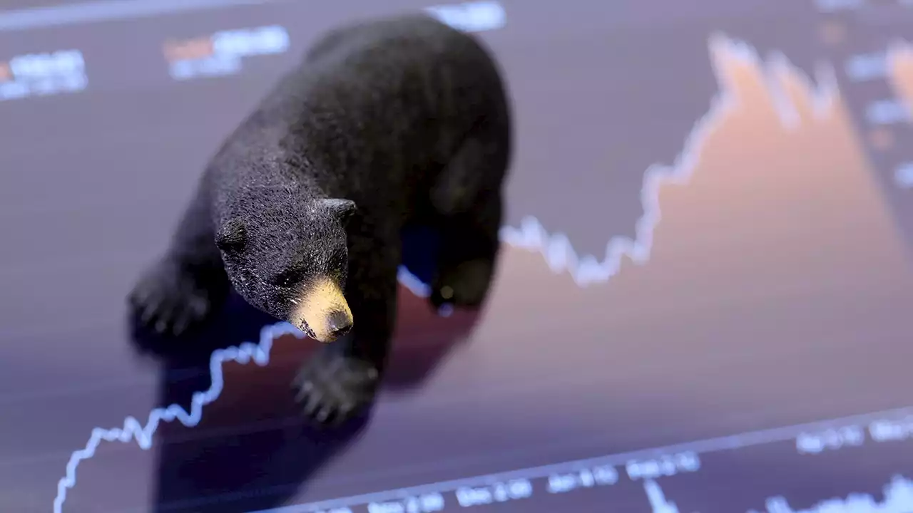 S&P sinks to bear market, stock crisis gets worse