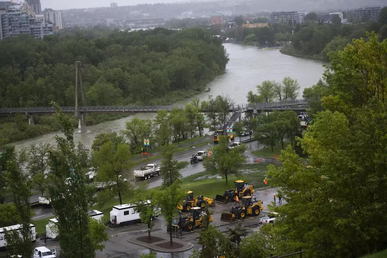 Calgary starts preparing for potential flooding along Bow and Elbow rivers