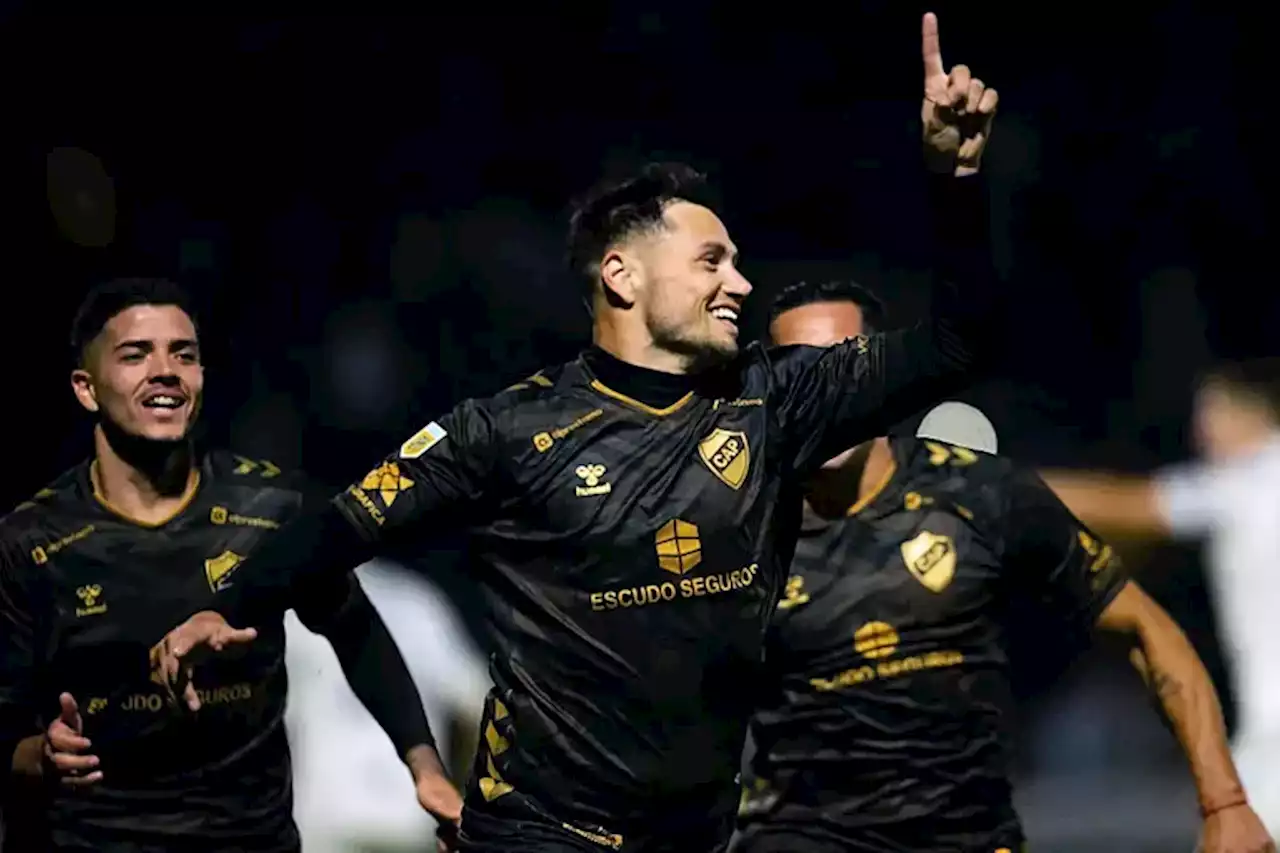 Mauro Zárate vs. Vélez: todos los datos de un cruce caliente con números favorables para el delantero