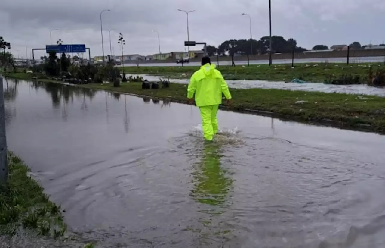 Flooding havoc in Cape Town leaves residents stranded | News24