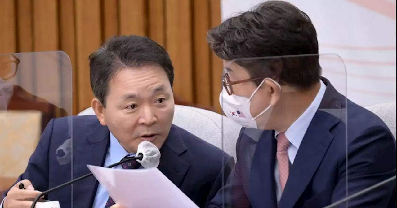 검찰 백운규 전 장관 영장 청구하자, ‘문재인 책임론’ 꺼낸 국민의힘