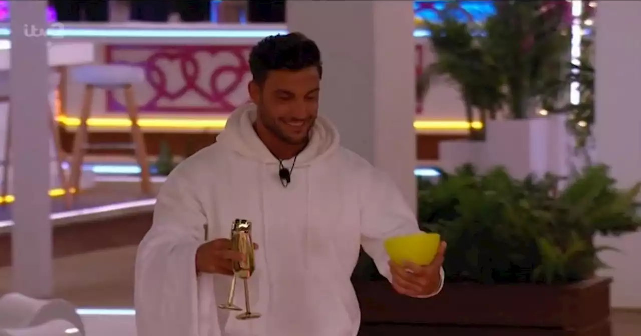 Love Island fans in hysterics as Davide gatecrashes Ekin-Su and Jacques' chat