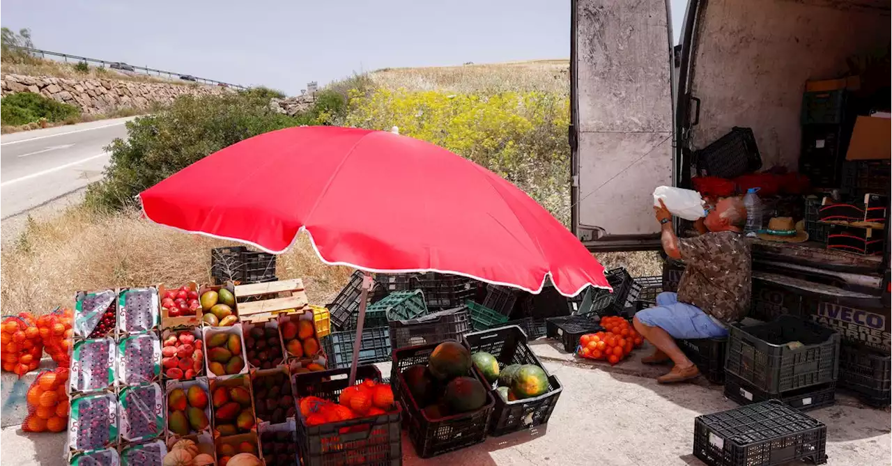 Spain melts under the earliest heat wave in over 40 years