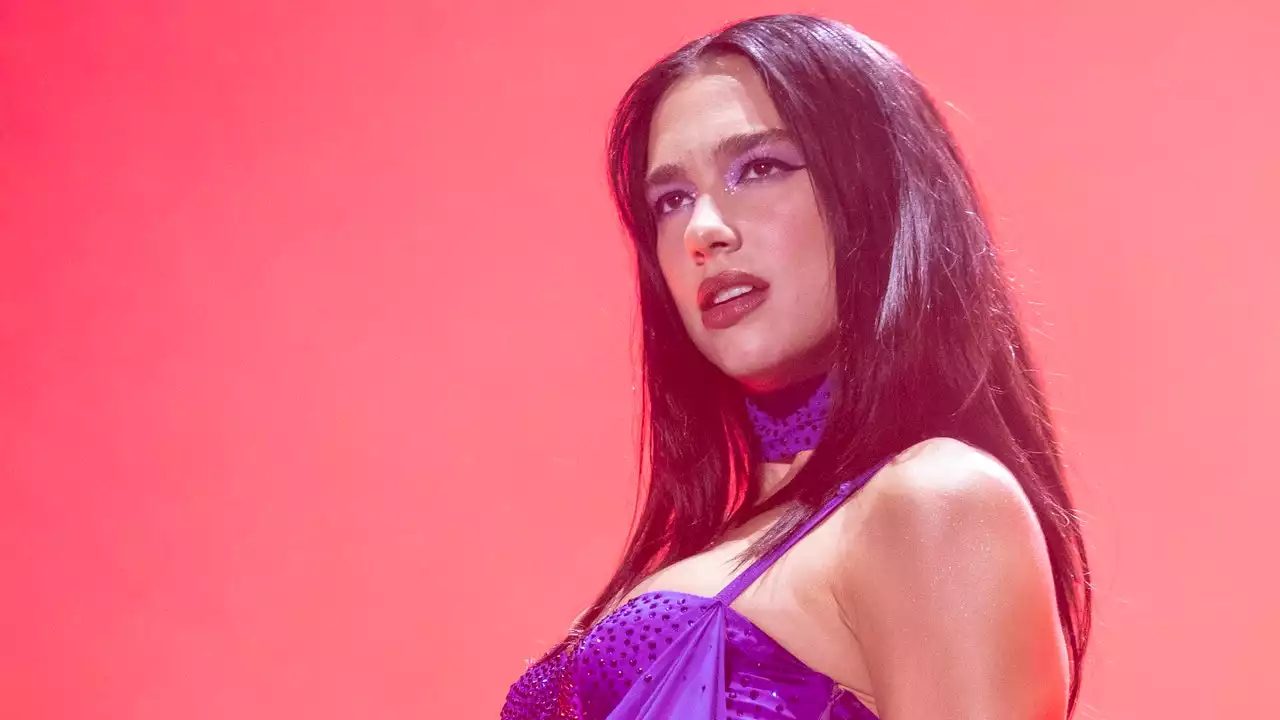 Dua Lipa lleva un maquillaje cat eye al siguiente nivel en el Primavera Sound 2022