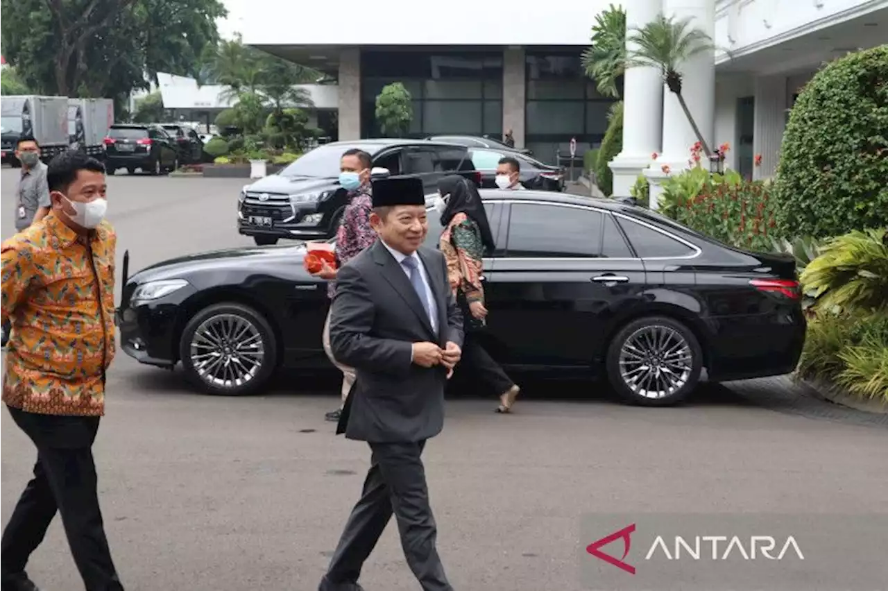 Menko Airlangga Hartarto dan Suharso tiba di Istana jelang pelantikan