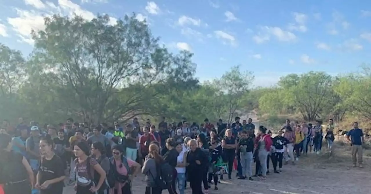 EXCLUSIVE: 700 Migrants Cross near West Texas Border Town over 16 Hours