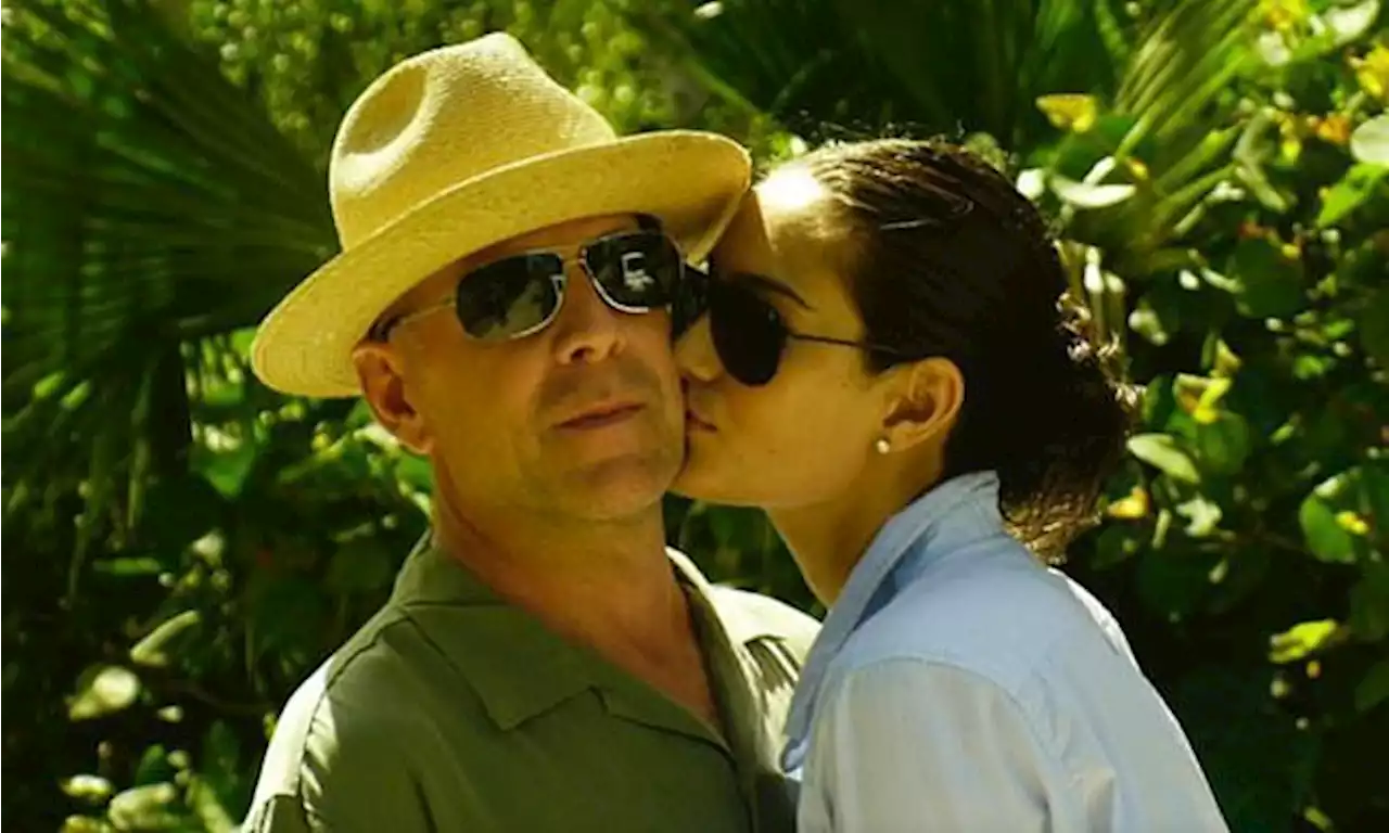 Emma Heming Willis shares shot as she kisses husband Bruce Willis