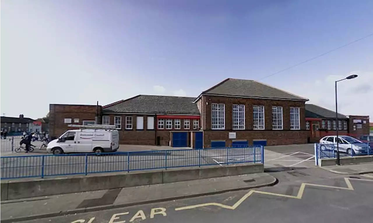 Men 'try to snatch two young girls from primary school' in Doncaster