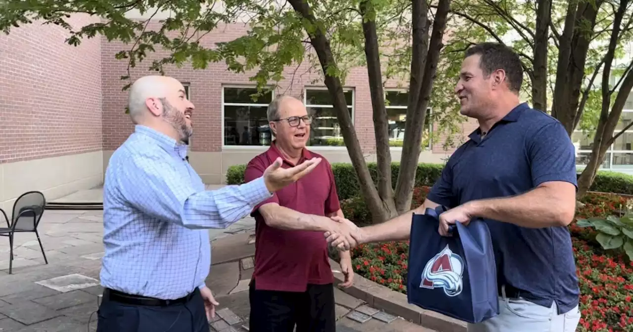 Avalanche surprise father, son with Stanley Cup Final tickets after kidney donation