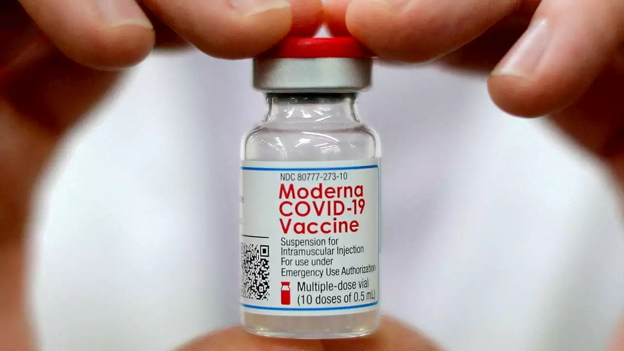 FDA advisory panel recommends Moderna's COVID-19 vaccine for kids between the ages of 6 and 17