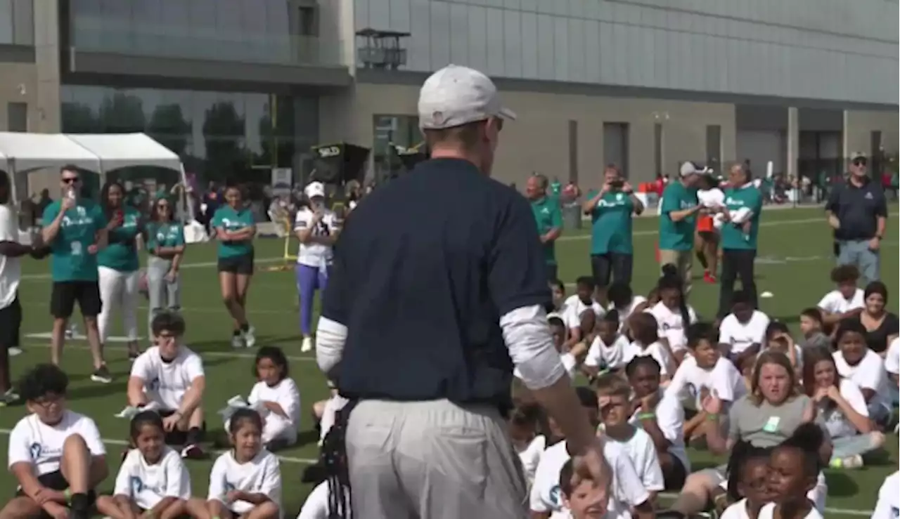 Dallas Cowboys host sports camp for kids with incarcerated parents