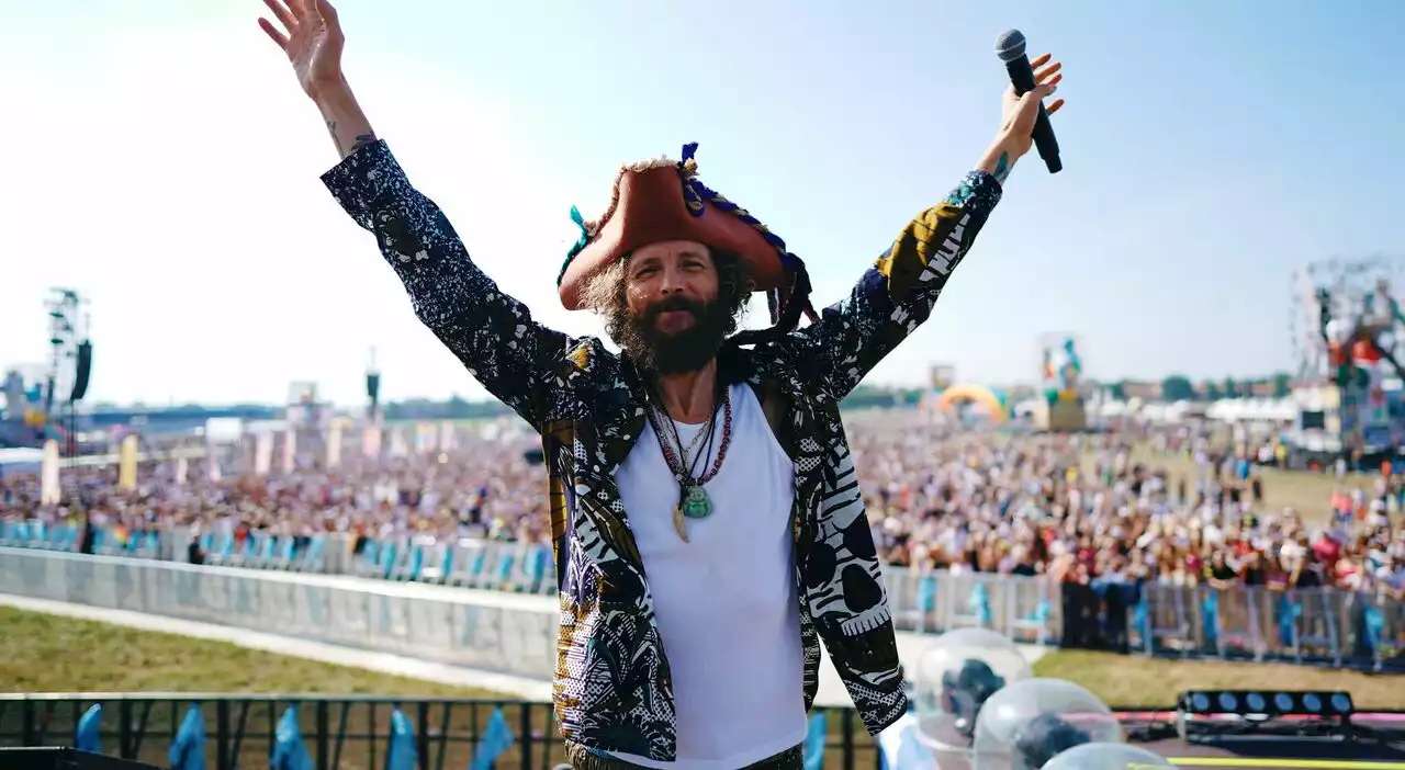 Ripartyamo, l'iniziativa ambientale di Jovanotti per recuperare 20 milioni di mq di spiagge, laghi e fiumi