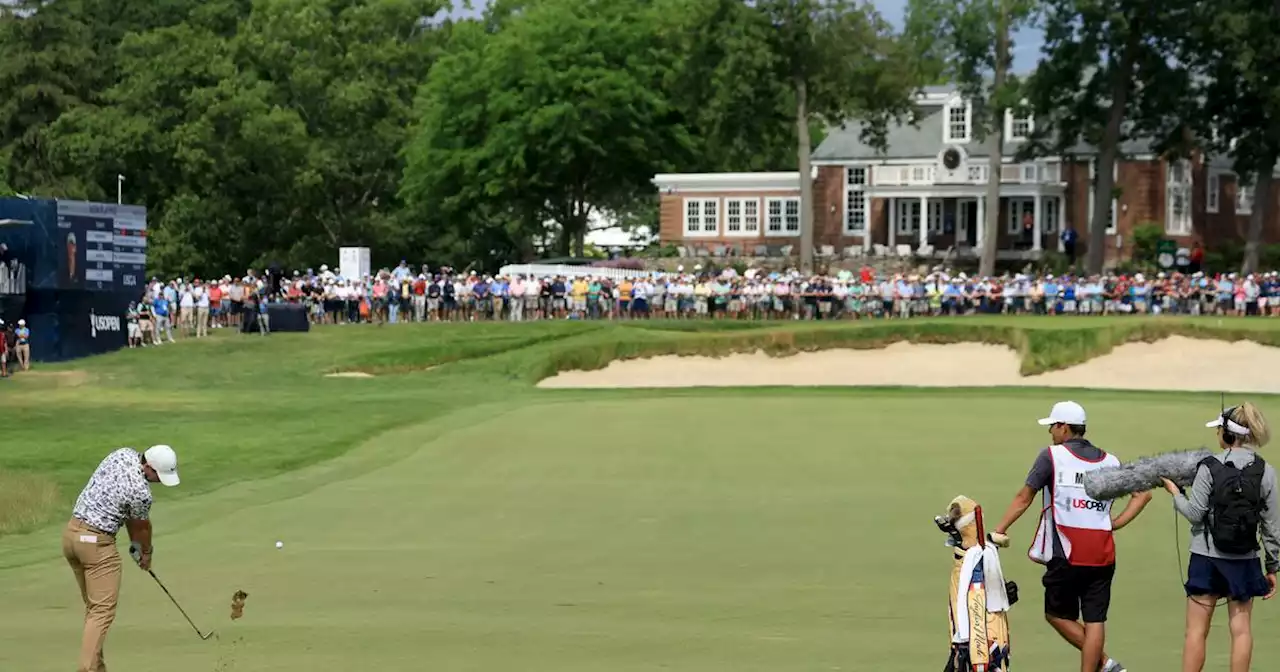 Rory McIlroy digs in hard to push right to the front of proceedings at US Open